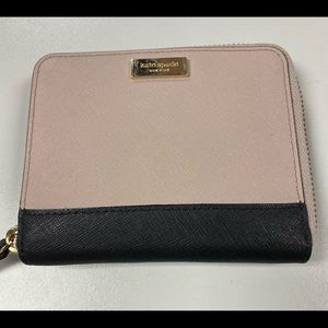 Kate spade wallet. Perfect condition.